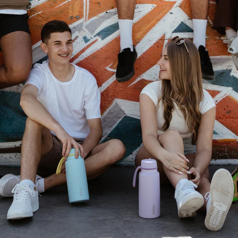 b.box Insulated Flip Top 1 Litre Bottle - pool side