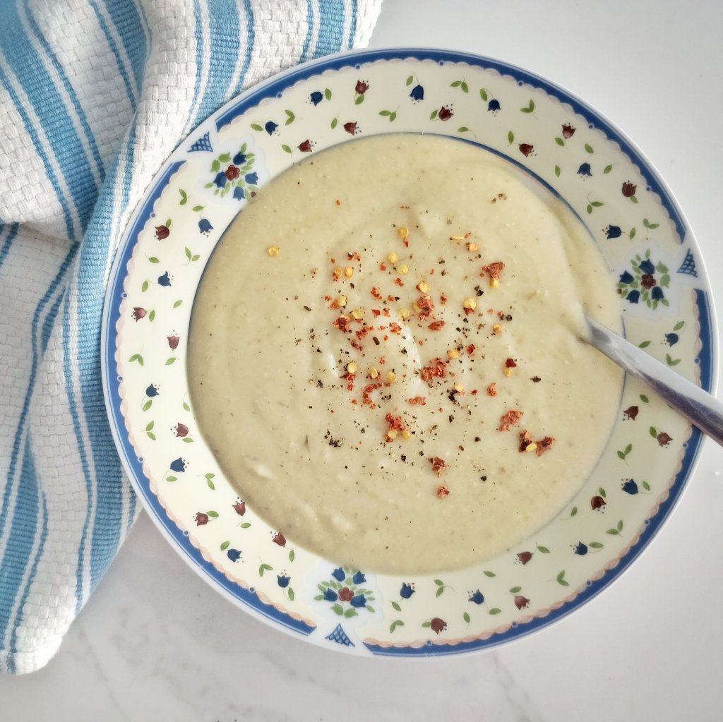 Vegan roasted cauliflower soup