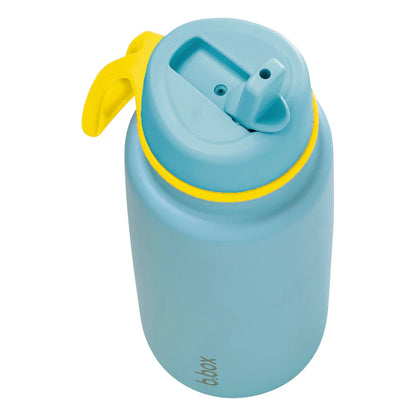 b.box Insulated Flip Top 1 Litre Bottle - pool side