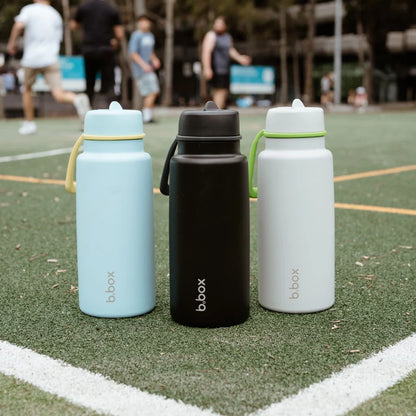 b.box Insulated Flip Top 1 Litre Bottle - pool side